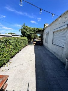 Venta Casa 3 Dormitorios en Terreno de 580 m²  Flor de Maroñas  Montevideo