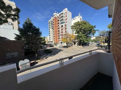 Venta Casa 2 pisos 4 Dormitorios 2 Baños Garage Parque Rodo