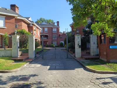 Alquiler Hermosa Casa En Barrio Cerrado Jardines De Buschental Prado Montevideo