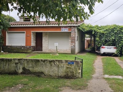 Venta 2 Casas Un Mismo Padron Colon Montevideo