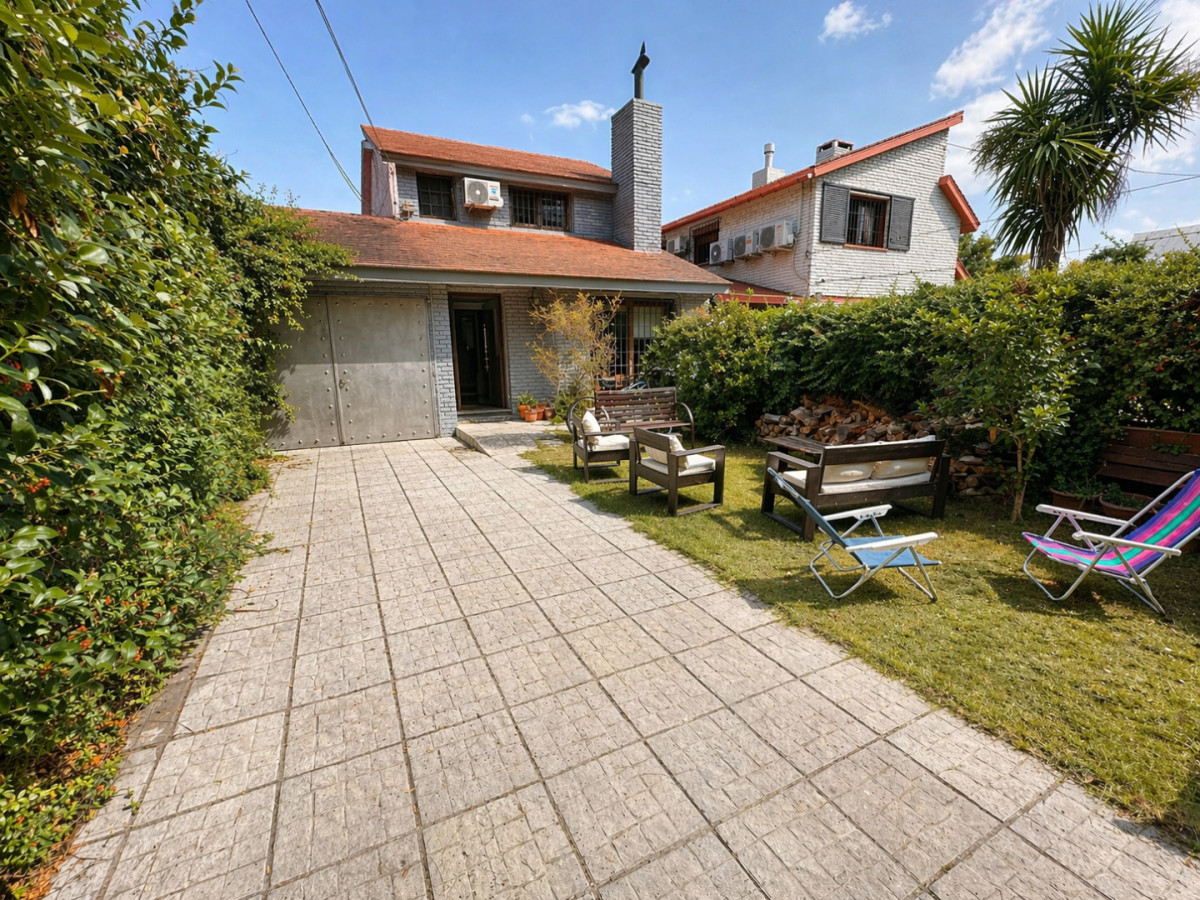 Venta Casa PH 3 Dormitorios 2 Baños 2 Pisos 4 Garages Parrillero Carrasco Sur Montevideo