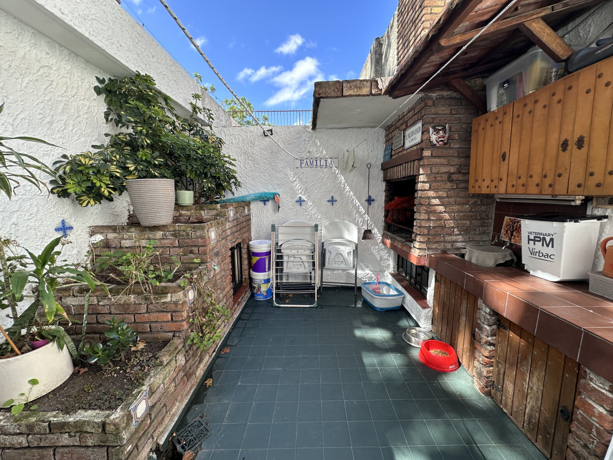 Venta Casa 4 Dormitorios 3 Baños Patio con Parrillero Parque Batlle Montevideo