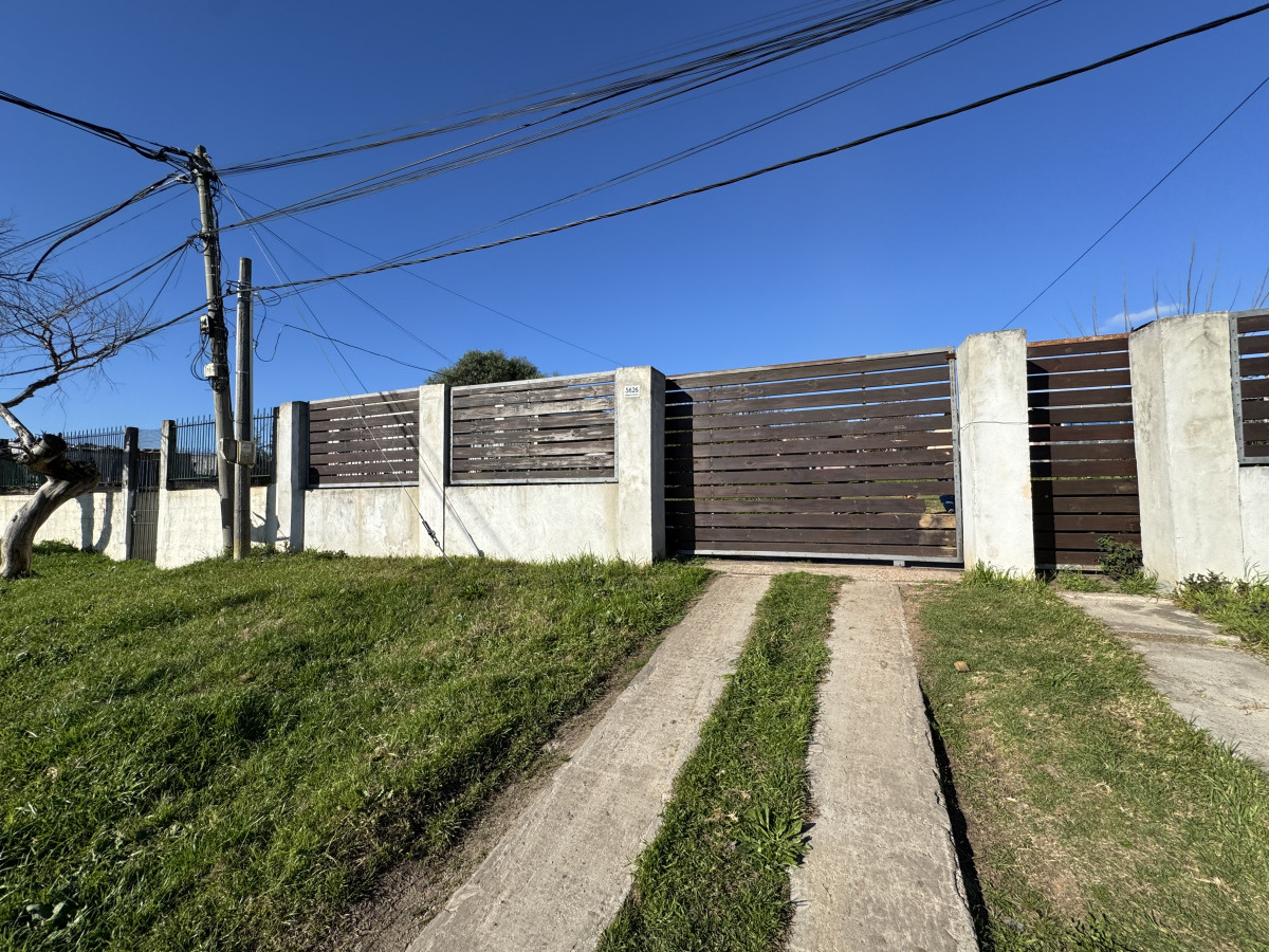Venta Casa 3 Dormitorios en Terreno de 580 m2 Flor de Maroñas Montevideo