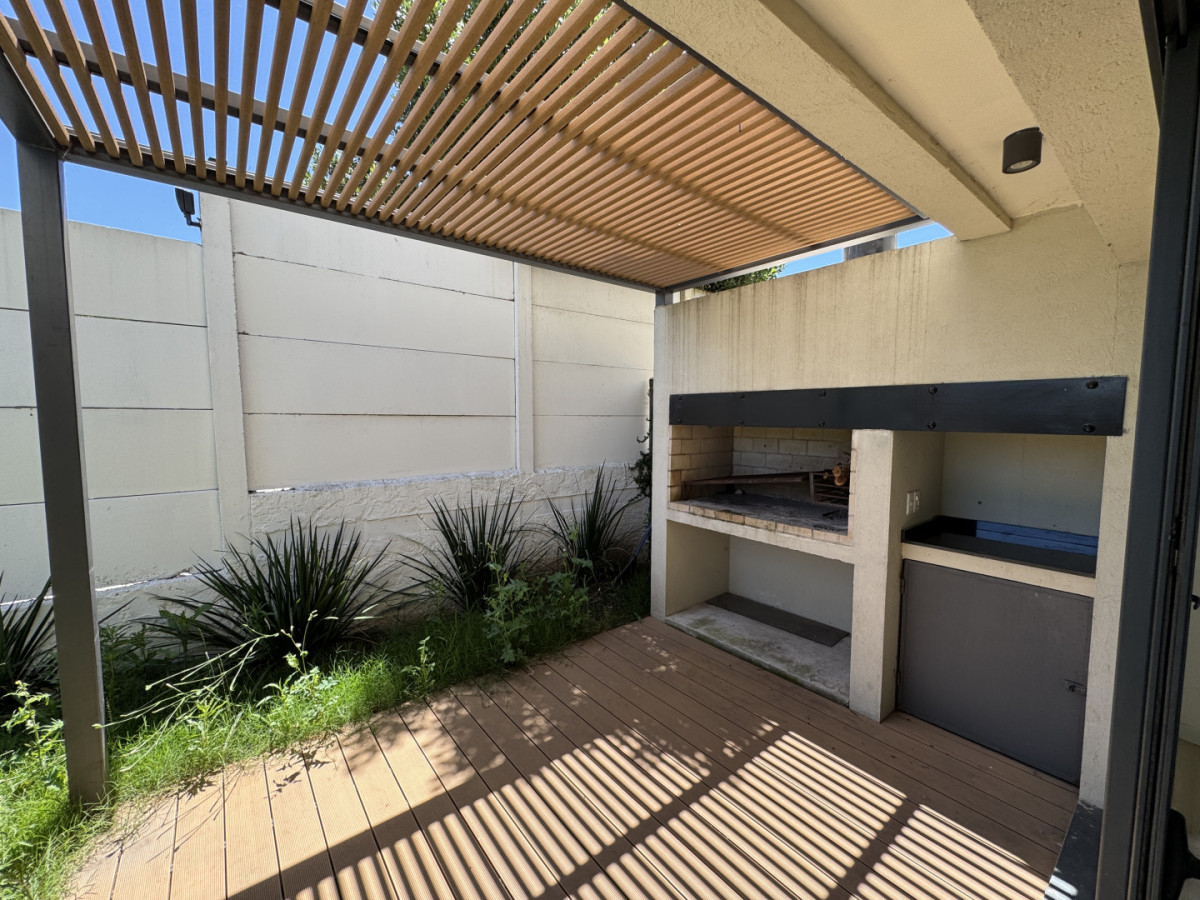 Alquiler Casa Comoda 3 dormitorios en condominio cerrado con seguridad Carrasco Montevideo