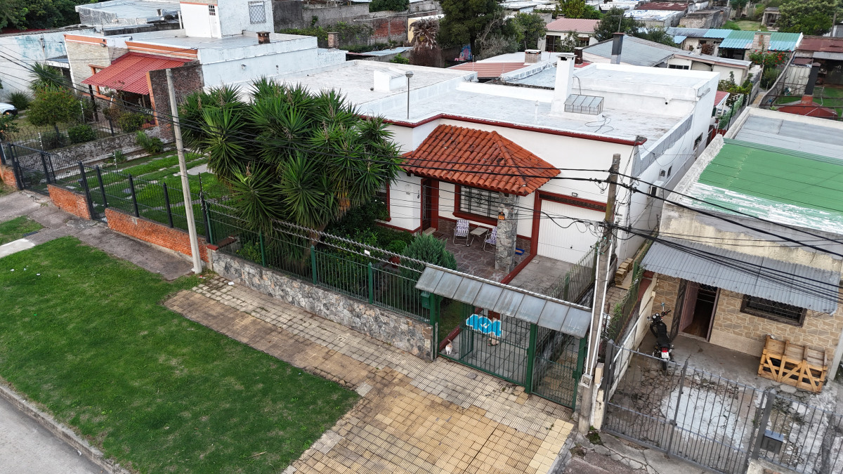 Venta Casa y 2 Apartamentos con Renta en Malvín Norte - Oportunidad de Inversión Montevideo