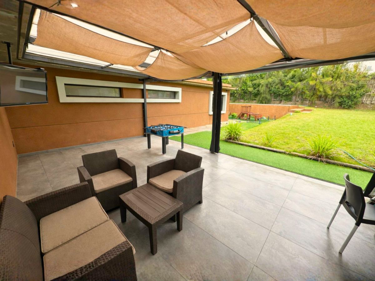 Venta Casa Premium 4 Dormitorios 2 Baños Cumbres de Carrasco (Barrio Privado) Canelones