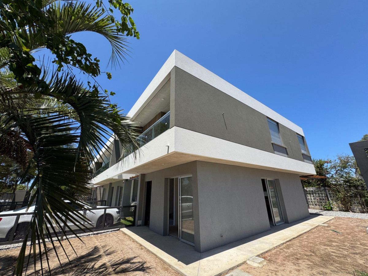 Casa a Estrenar 3 Dormitorios con Jardín y Cochera en Solymar Sur Canelones