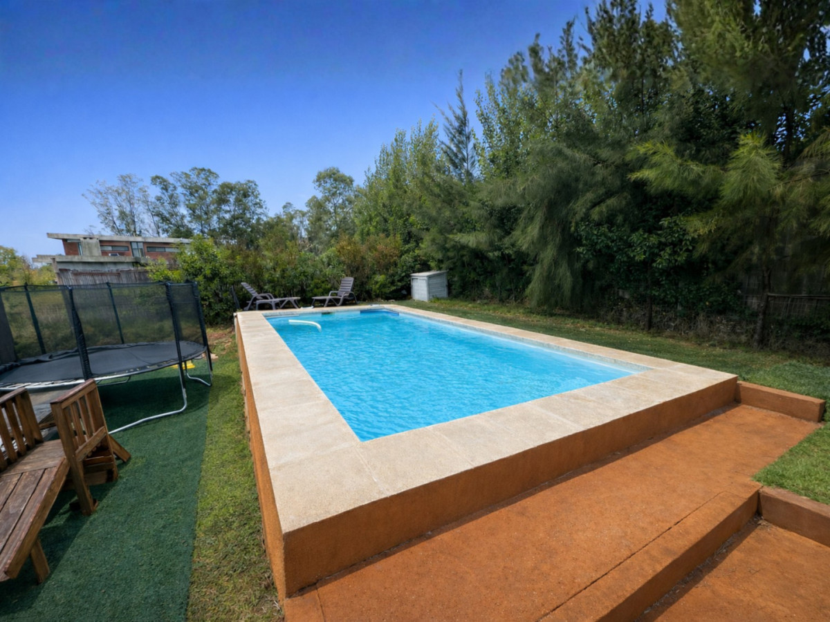 Venta Casa Premium 4 Dormitorios 2 Baños Cumbres de Carrasco (Barrio Cerrado) Canelones