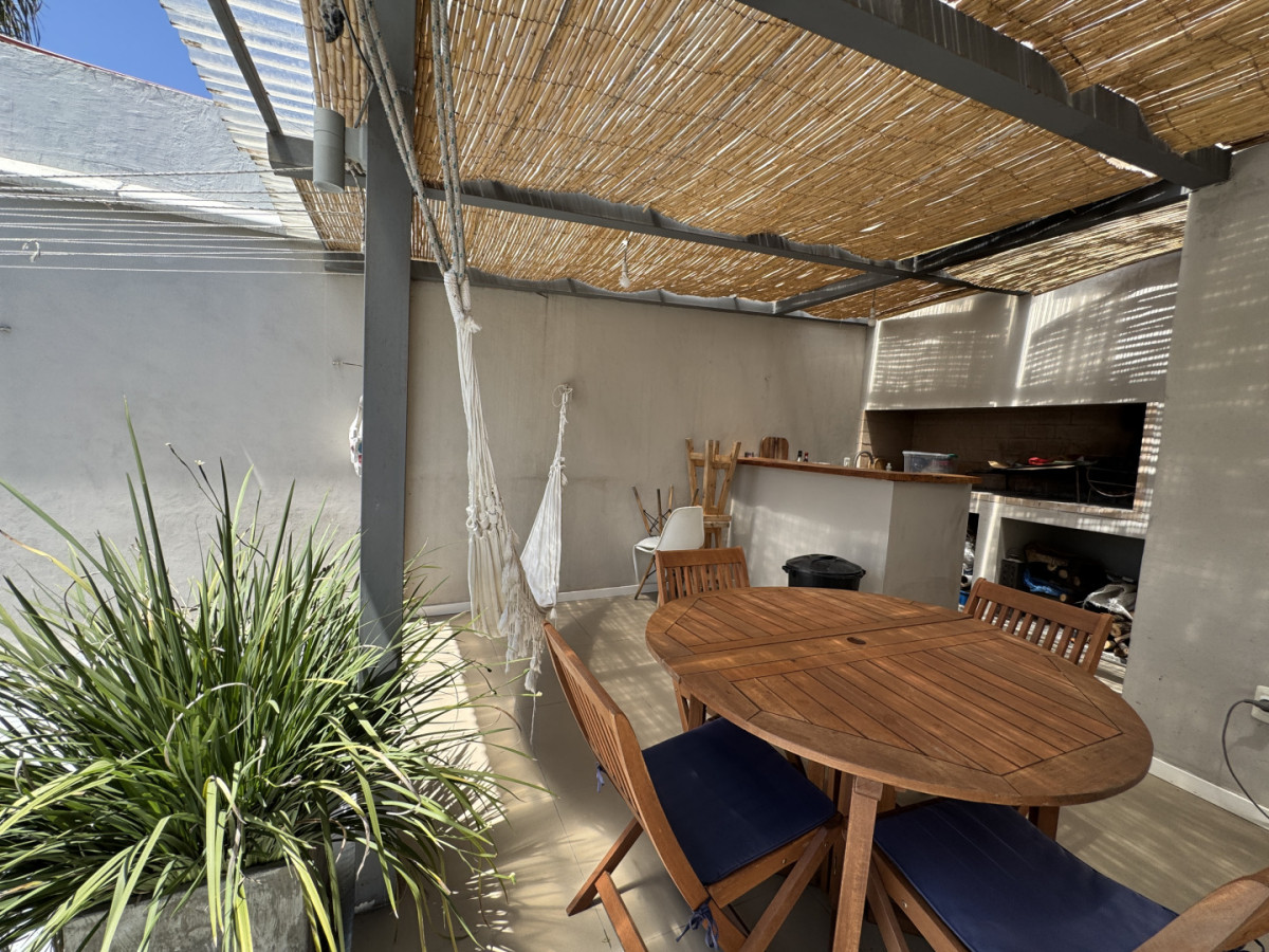 Venta Casa 3 Dormitorios 2 Baños Patio Parrillero Reciclada Completamente y Amoblada Buceo Montevideo