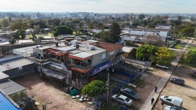 Venta Local + 2 casas + Depósito en Esquina Estratégica Paso de La Arena Montevideo
