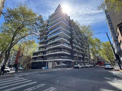 Alquiler Local comercial de buenas dimensiones en esquina Centro Montevideo