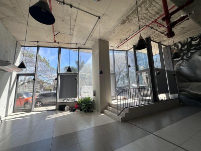 Alquiler Local Comercial moderno de gran metraje Centro Montevideo