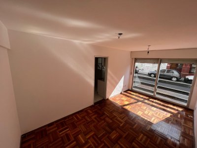 Alquiler Apartamento 1 Dormitorio al Frente Planta Baja Cordon Sur Montevideo