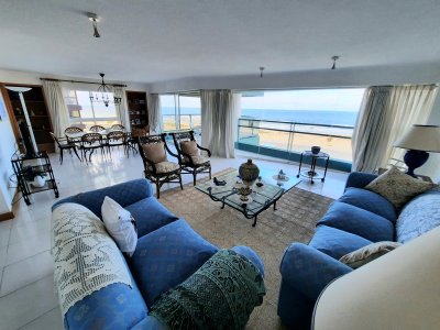 Apartamento frente al mar con hermosa vista a la Playa Brava