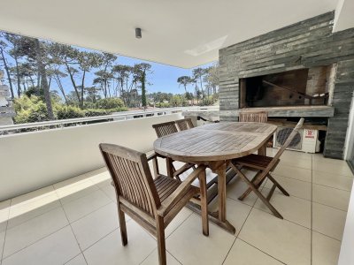 Apartamento con Parrillero Propio a 300 metros de la Mansa. 