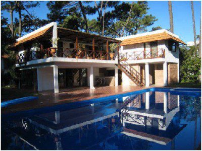 Exclusiva Casa con Hermoso Entorno Natural Ubicada en San Rafael