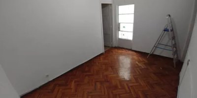 VENDO APARTAMENTO, 2 DORMITORIOS, PATIO INTERNO, CIUDAD VIEJA, MONTEVIDEO