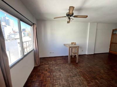 VENDO APARTAMENTO, 1 DORMITORIO, CENTRO, MONTEVIDEO