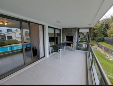 VENDO APARTAMENTO, 1 DORMITORIO, TERRAZA CON PARRILLERO, AMENITIES, PUNTA DEL ESTE, MALDONADO 