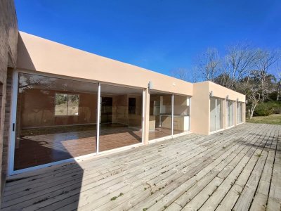 Se vende casa en barrio privado Punta ballena Maldonado  