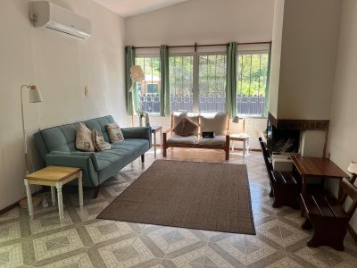 VENDO CASA, 4 DORMITORIOS, 4 BANOS, PATIO, LAVADERO, BARBACOA, BALNEARIO SANTA ANA, COLONIA