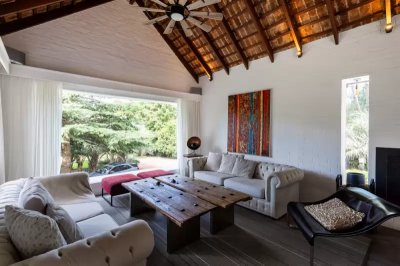 VENDO CASA, 3 DORMITORIOS, 5 BAÑOS, PISCINA, GARAGE, PATIO, PARRILLERO, BARRIO GOLF, PUNTA DEL ESTE, MALDONADO 