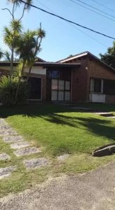 VENDO CASA, 3 DORMITORIOS, 3 BANOS, COCHERA, PATIO, PARRILLERO, PUNTA DEL ESTE, MALDONADO 