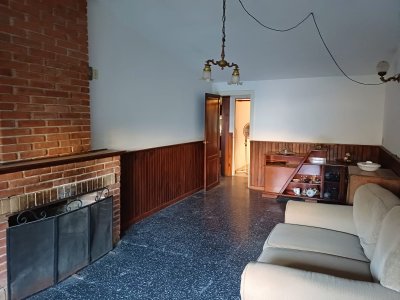 Venta Casa, 3 Dormitorios, Centro.