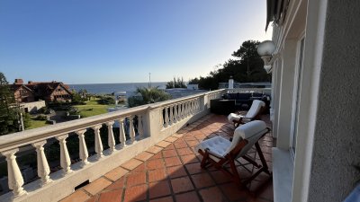 Vendo Casa, 4 dormitorios, 4 baños, Terraza, Patio y Garaje, Pinares, Punta del este, Maldonado