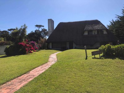 Vendo casa, 4 dormitorios, 3 baño, Punta del este, Maldonado.