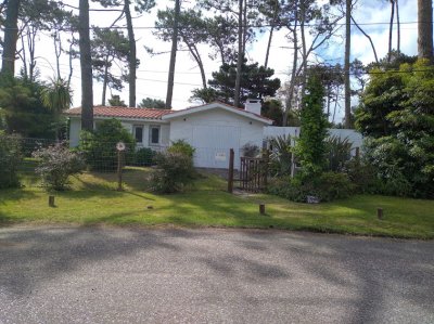 Alquilo casa, 4 dormitorios, 3 baños, San Rafael, Punta del este, Maldonado.