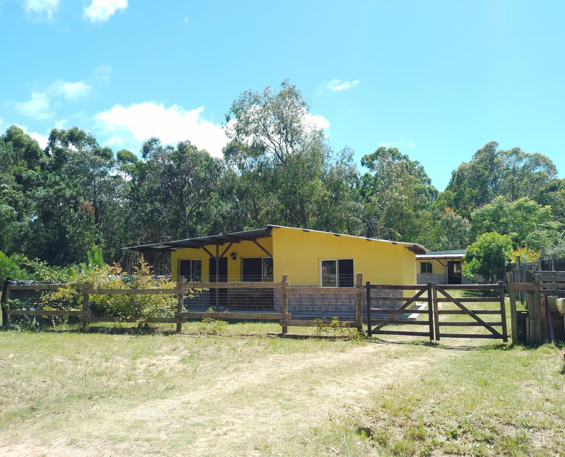 En venta 2 casas en La Esmeralda zona centro.