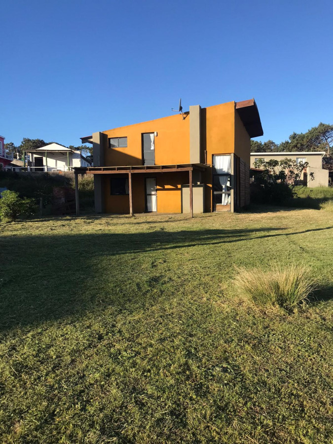 En venta dos casas gemelas. Playa La Viuda. Mza 137.