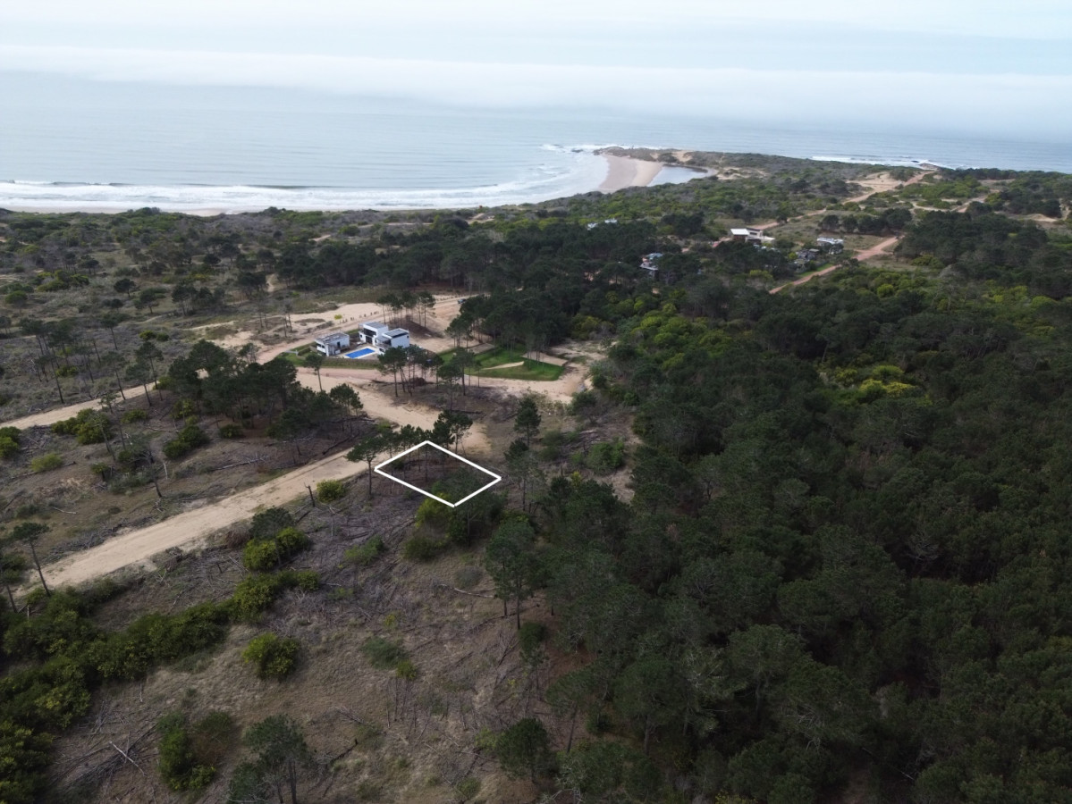 Solar en Playa Grande en 3a linea con vista al agua a 200m del mar !