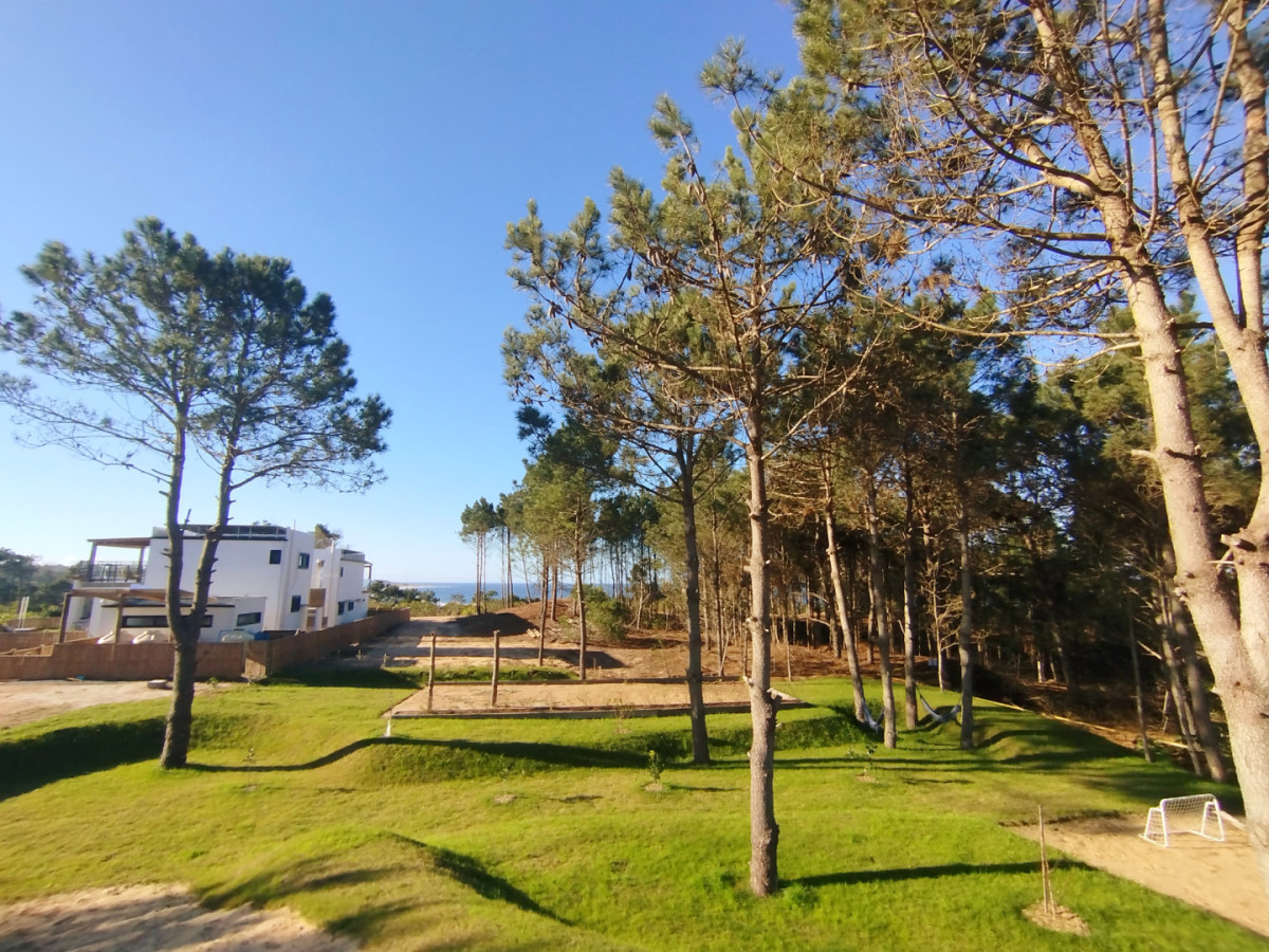 Gran solar esquinero 889m2 - Playa Grande- Punta del Diablo