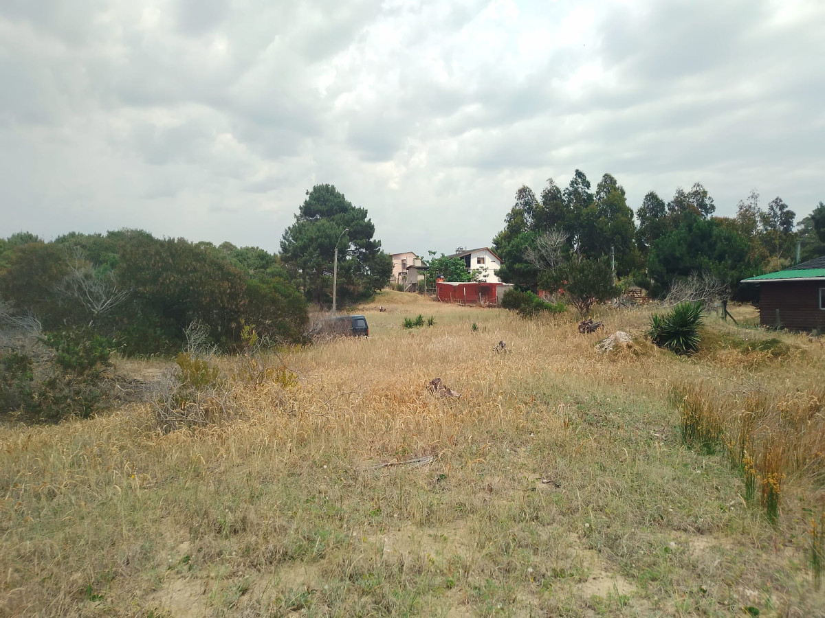En venta solar con buena ubicación en La Esmeralda.