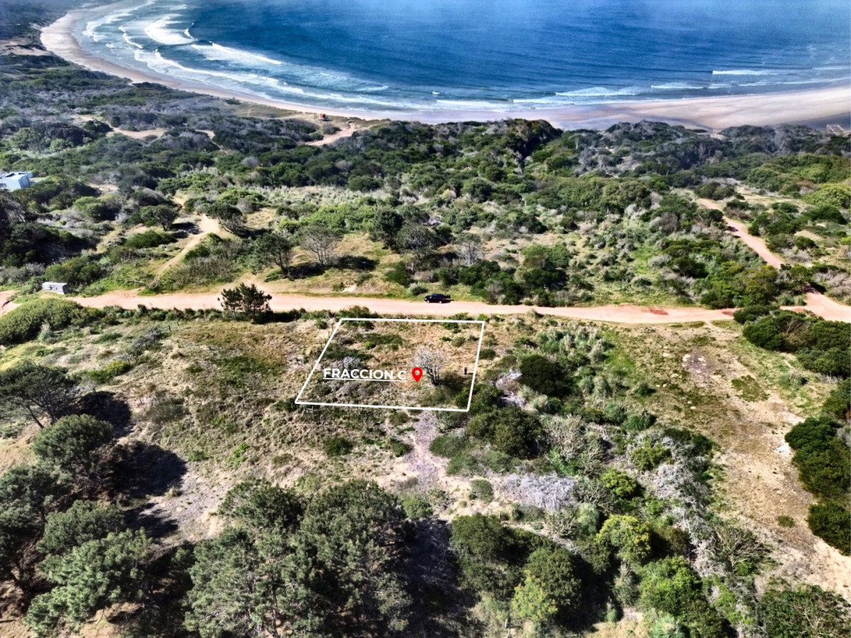 EN VENTA Playa Grande 1005m2 vista al mar 
