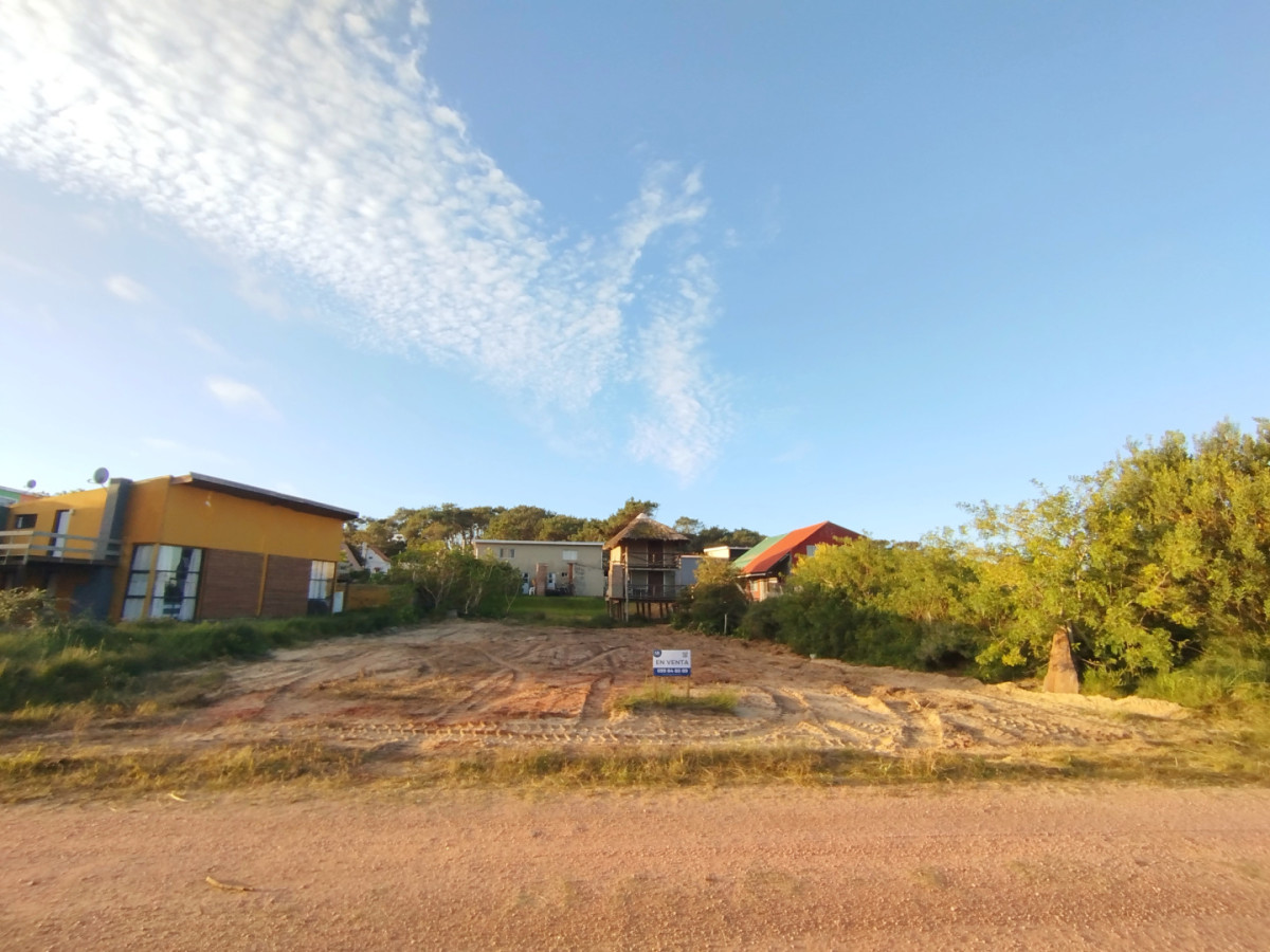 Terreno a pocas cuadras de la playa. Punta del Diablo.