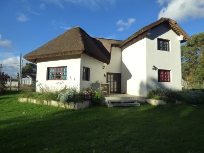 Vendo Casa 3 Dorm 2 Baños más 2 dtos de 1 Dorm