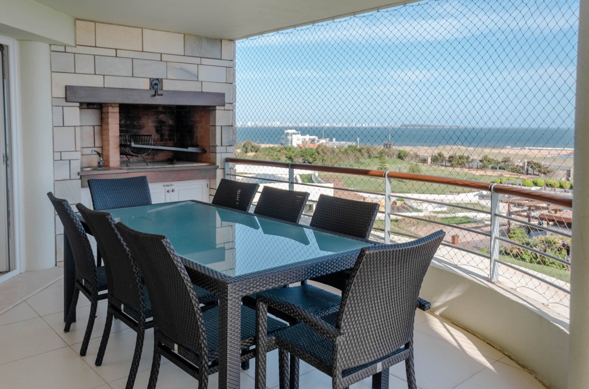 Apartamento de 4 domitorios en playa mansa 