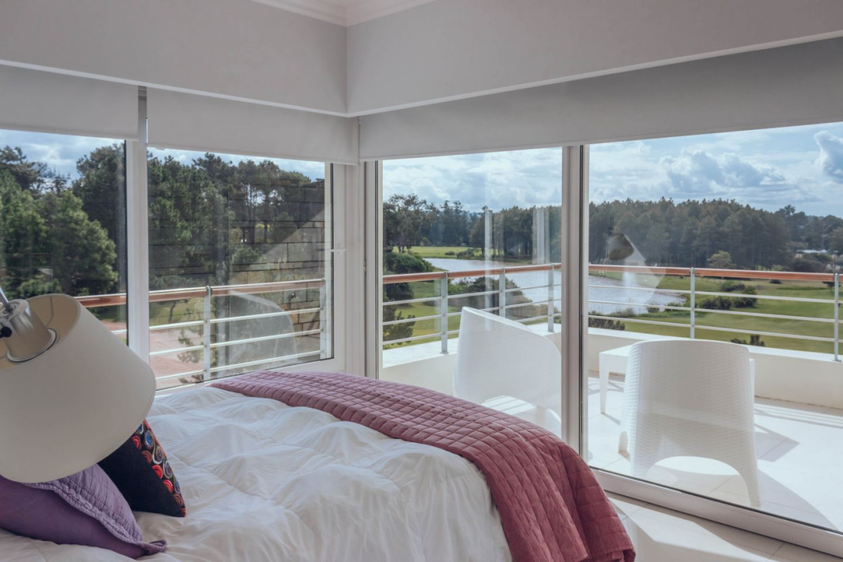 Venta de Apartamento 2 DORMITORIOS  en Playa Mansa, Punta del Este