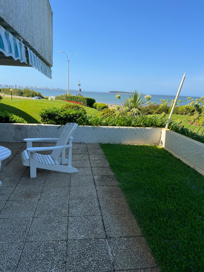 Amplio apartamento 4 dormitorios. 3 baños y terraza
