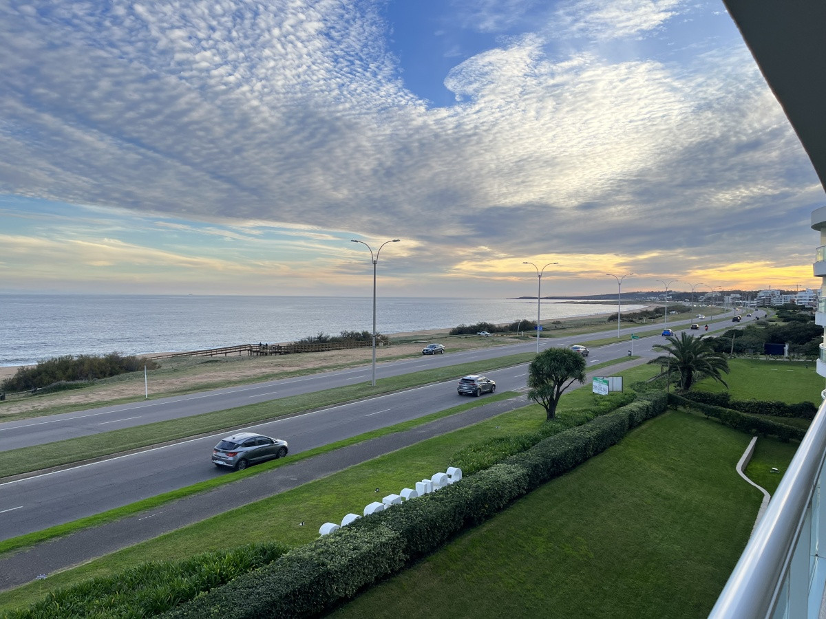 Primera línea Mansa hermoso con parrillero propio