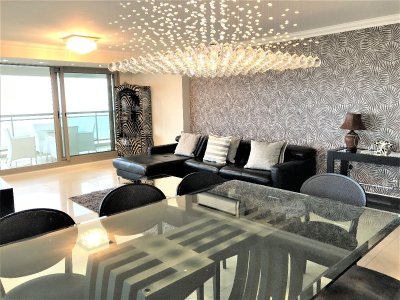 Apartamentoen venta 4 dormitorios. Imperiale Playa Brava-Punta del Este