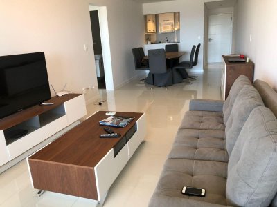 Apartamento de 2 dormitorios en alquiler - Laguna del Diario Punta del Este.-