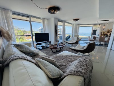 Apartamento en venta  2 dormitorios con vista al mar y parrilla propia - Playa Mansa Punta del Este