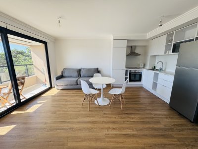 Alquiler anual de apartamento de 1 dormitorio. Punta del Este. 