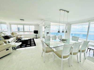 Apartamentoen venta  Millenium  3 dormitorios más dep. Playa Mansa Punta del Este.