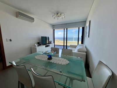 Alquiler temporada apartamento de 1dormitorios y 1 baño vista directa al mar.