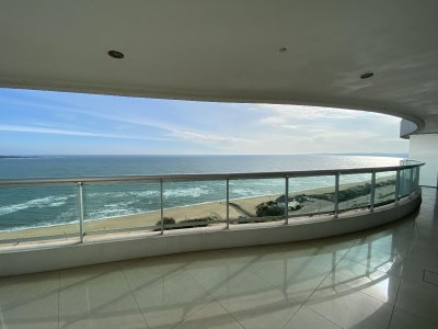Apartamento en venta 3 dormitorios vista al mar . Piscina Punta del Este. Torre Aquarela.